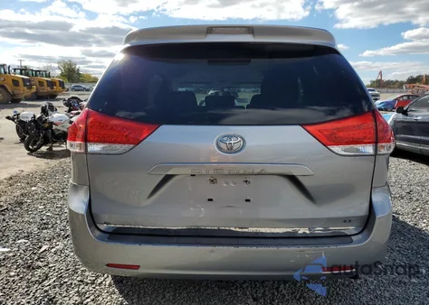 2011 Toyota Sienna Le z USA, uszkodzony, nr VIN 5TDKK3DC4BS103916